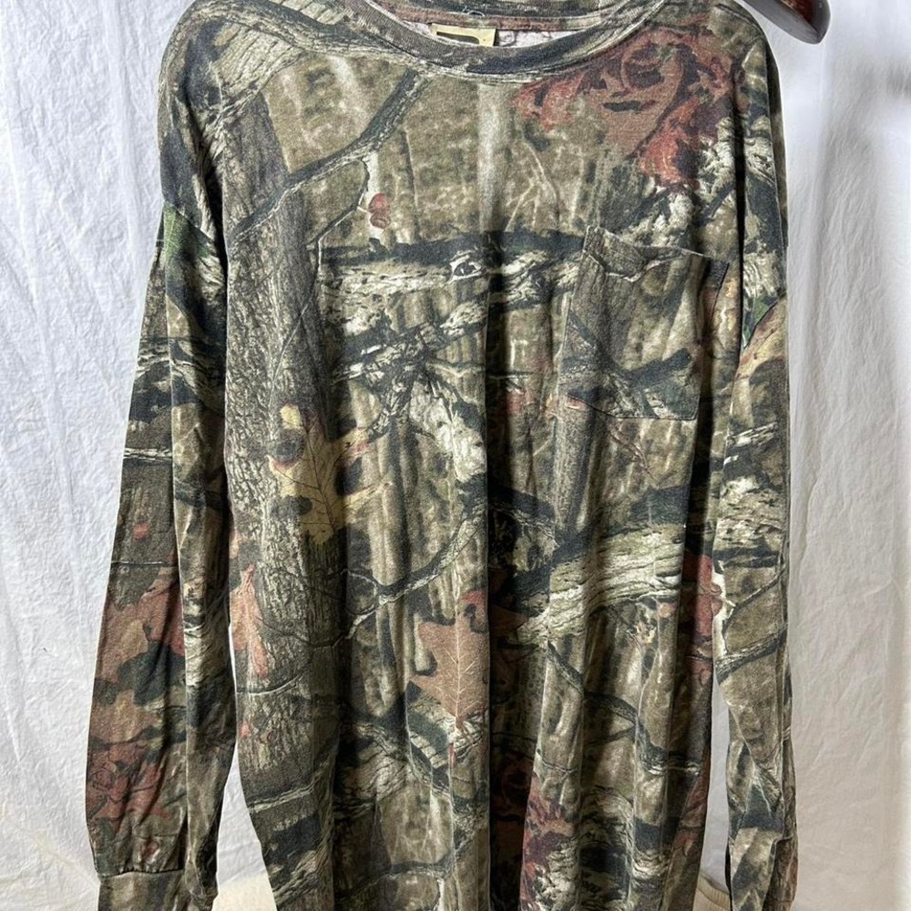 Vintage y2k Camo  Russell Outdoors long sleeve‎ top with a relaxed fit